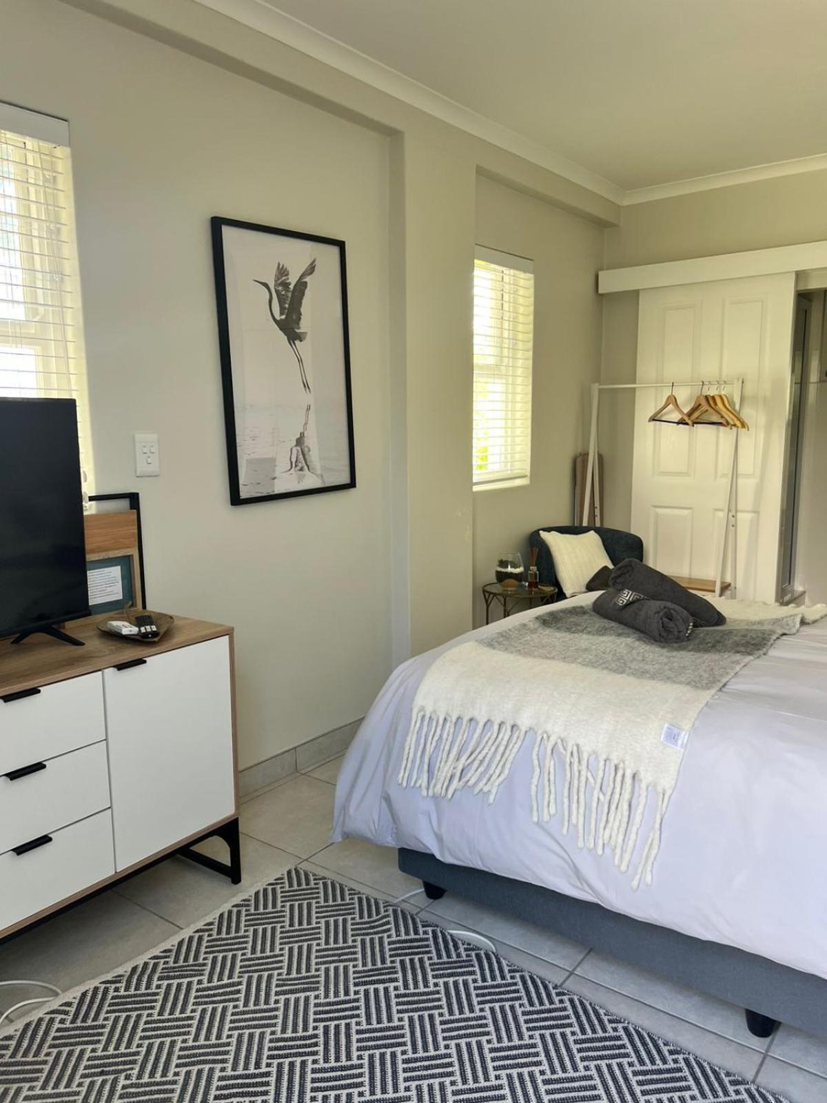 Guest house Charming Flatlet Near The Amazing Sunset