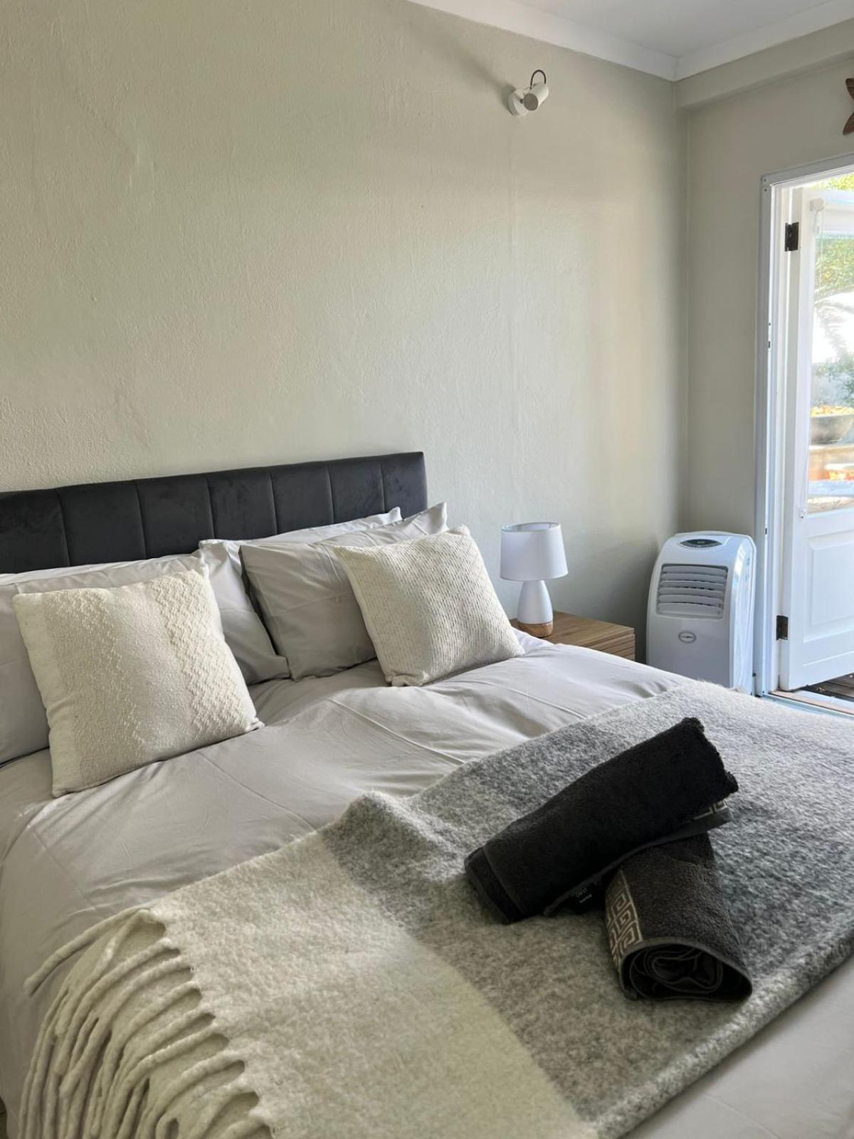 Charming Flatlet Near The Amazing Sunset