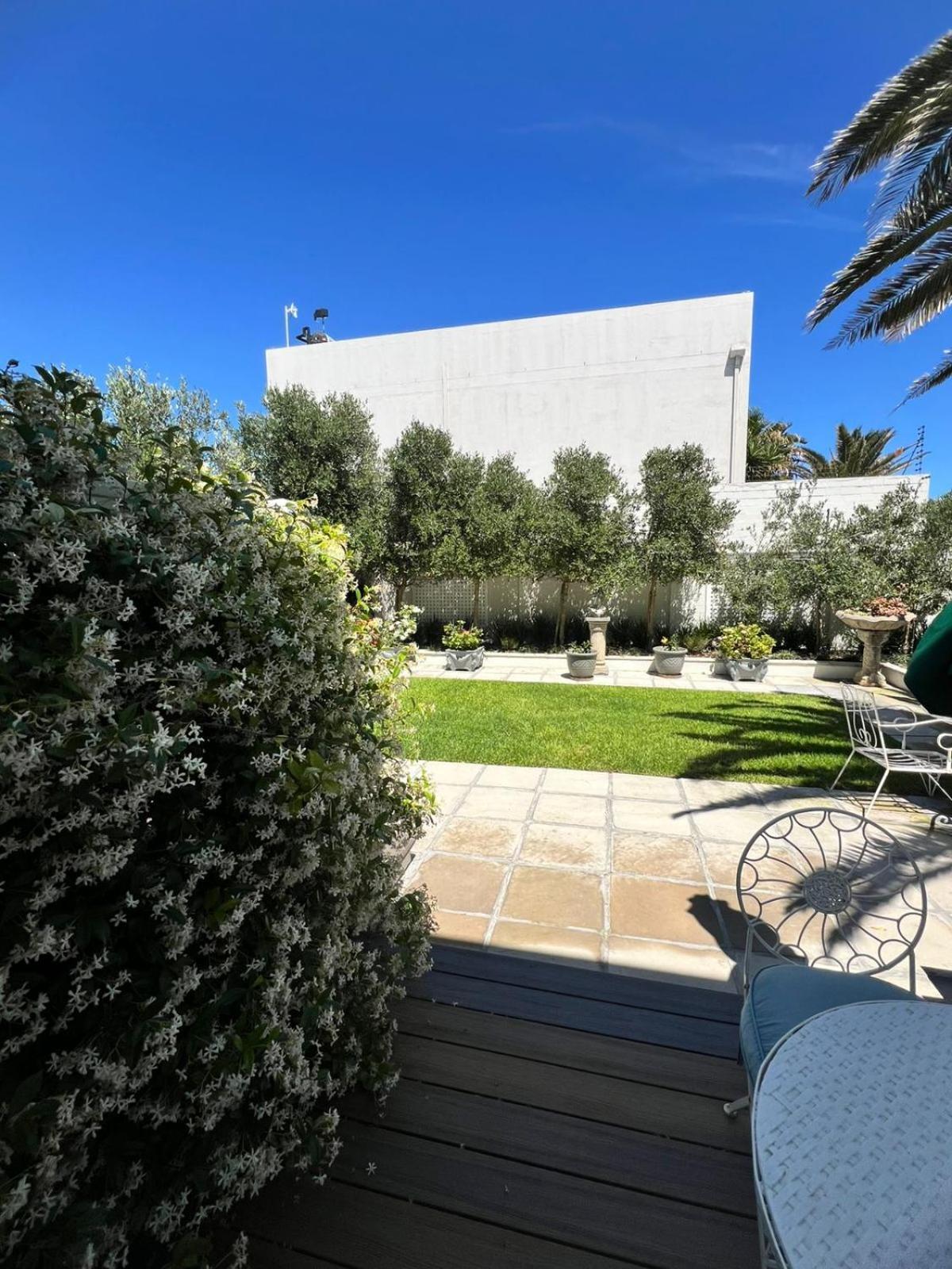 Guest house Charming Flatlet Near The Amazing Sunset Cape Town