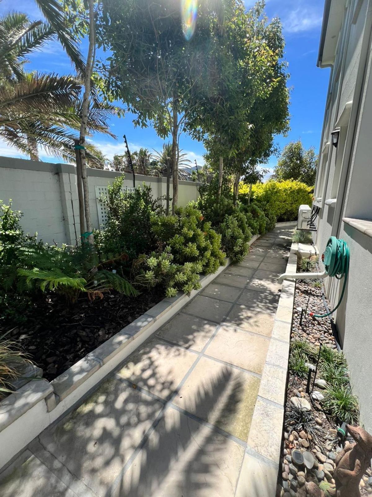 Charming Flatlet Near The Amazing Sunset Guest house